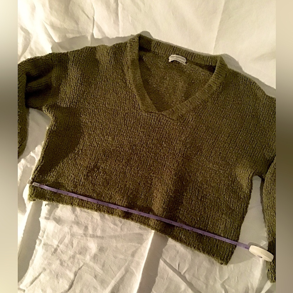 Urban outfitters cropped wide v- neck sweater size s.